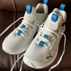 Puma Enzo 2 NWOT size 5.5